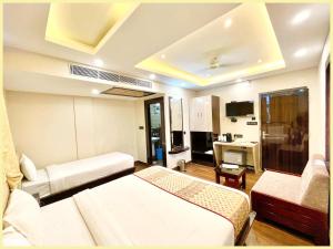 Sea View From Rooftop The AOP Luxuaray Hotel - Jagannath Temple - Sea Beach - Lift-Parking And Restaurant Facilities - Fully Air Conditioning Luxuary Rooms - Best Hotel In Puri