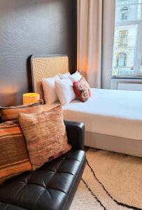 Cosy 2-Bedroom Apartment for 4 Guests near Sint-Pieters Station, Perfect for Exploring Historic Ghent