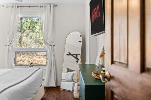 Ski In Ski Out Cabin on Hunter Mtn Seasonal Pool Access w Panoramic Views Hike Swim Fish Relax