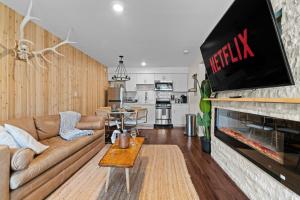 Ski In Ski Out Cabin on Hunter Mtn Seasonal Pool Access w Panoramic Views Hike Swim Fish Relax