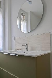 La porte Bleue - appartement juste rénové - très propre - grand confort - lumineux - calme - centre historique