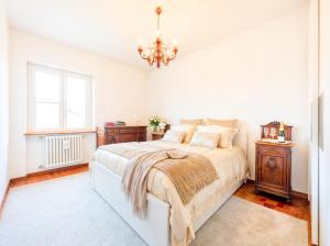 LAKESIDE SERENITY ESCAPE - Lakefront, Air Conditioning, Private Parking