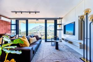 Duplex Luxury Penthouse with 3 Private Balconies - Table Mountain Views