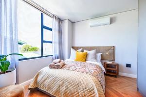 Duplex Luxury Penthouse with 3 Private Balconies - Table Mountain Views