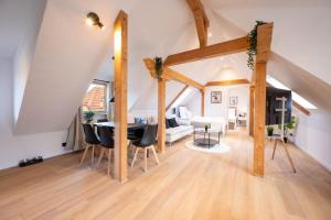 Malu Rooms - im Zentrum, Balkon, 24h Checkin, Waschmaschine, SmartTv, am Schloss, Saniert und modern