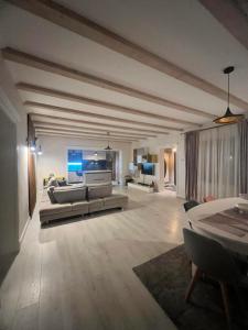 Garden Retreat Keyhouse