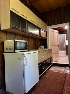 Лісова Хатина