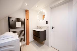 Malu Rooms - im Zentrum, Balkon, 24h Checkin, Waschmaschine, SmartTv, am Schloss, Saniert und modern