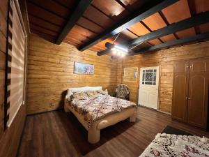 Лісова Хатина