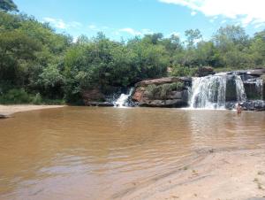 Casa com Piscina e 2 Cachoeiras
