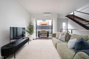 Copperstone Corner, Richmond