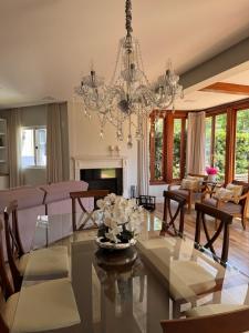 Casa aconchegante 5 minutos da praia a pé Cozy house 5 minutes from the beach on foot