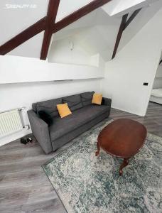 Room for 2 in Central Prague 8 Apartment