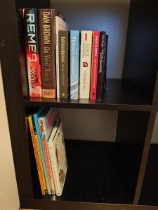 Peaceful and spacious apartment with free parking