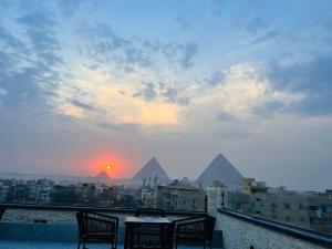 Princess Pyramids View Inn