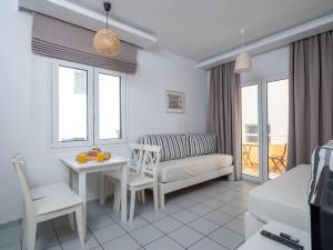 1BR Renovated Apartment By the Sea