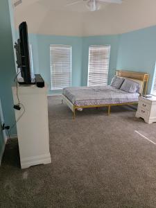 Spacious 6BR Home Sleeps 12 with Game Room near PGA Frisco and Universal Kids