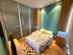 Walk to Copacabana & Ipanema, full apartment- WIFI