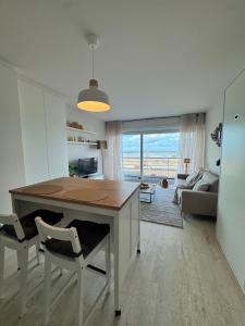 Studio in Wenduine with frontal sea view