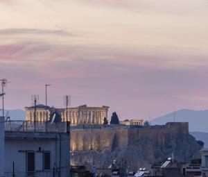 Top Floor Stunning Acropolis View
