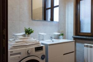 Golden Tree - Castelletto Ticino - Private Garage - WiFi