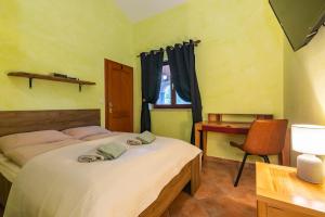 Apartment Truffle Baroness for 4-pool & big garden