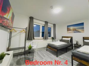 STN Royale Suite - Ferienwohnung mit 4 Schlafzimmer, 8 Big Beds, Parkplatz & Balkon, Highspeed WLAN, Netflix Premium, Zentral zu Audi & Schwarz Gruppe