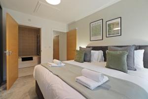 Modern 3 Bed Home - Great for Groups - Free Parking - Hosted by Stay Host Save