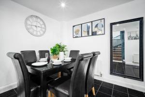 Spacious 4-bedroom House in Birmingham near city centre with Parking and ideal for families and groups