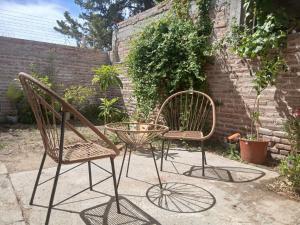 Habitación Privada en una amplia casa a metros de una laguna natural