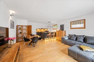 Moderne Ferienwohnung mit Bergblick und großer Terrasse nahe Simssee, Chiemsee und Autobahn A8 Salzburg - München