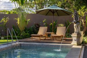 Arana Family Villa with Private Garden and Pool, 2BR, Kitchen, AC, free Parking