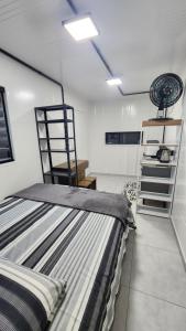 Ap Conteiner, térreo- studio moderno 7min da praia de carro!