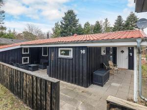 Coastal Cabin with a Hot Tub