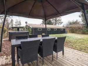 Coastal Cabin with a Hot Tub