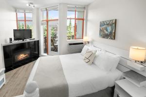 Alpenglow Lodge by MVA