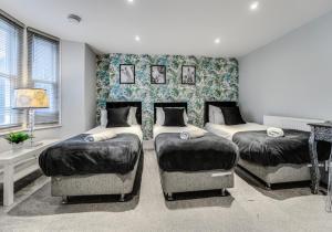 Central Pier Place - By My Getaways