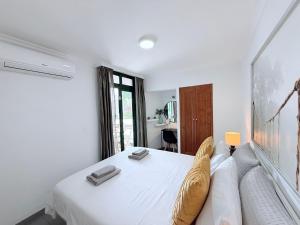 HDFM Collection - Sea Garden