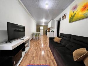 Casa aconchegante, 5 min da praia, 1 VAGA DE GARAGEM!