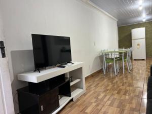 Casa aconchegante, 5 min da praia, 1 VAGA DE GARAGEM!