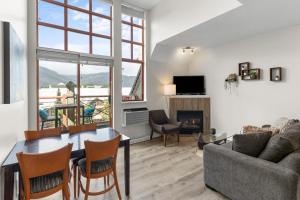 Alpenglow Lodge Junior Penthouse by MVA