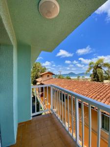 Apto com Sacada e Vista Mar a Passos da Praia