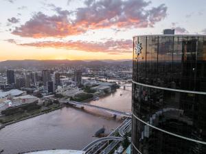2BR Botanic Serenity - Queens Wharf Lv 49 Luxury BNE River