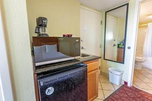 Oceanfront Convenience on Lower Floor, Heated Pool