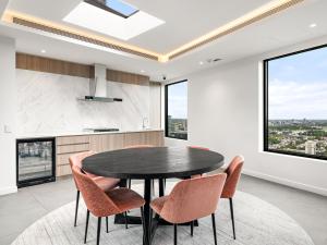 Crown Residence - Luxury 2BR Apartment Pool and Gym