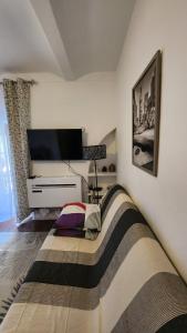 Nice 2-room apartment off the beach