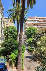 Nice 2-room apartment off the beach