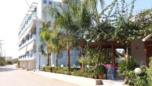 La Fontaine Apartments