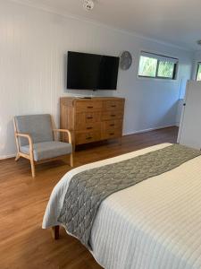 Villa 36 Retreat Hervey Bay - Lakefront