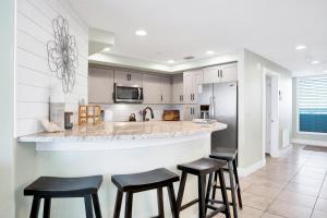 Island Tower 1302